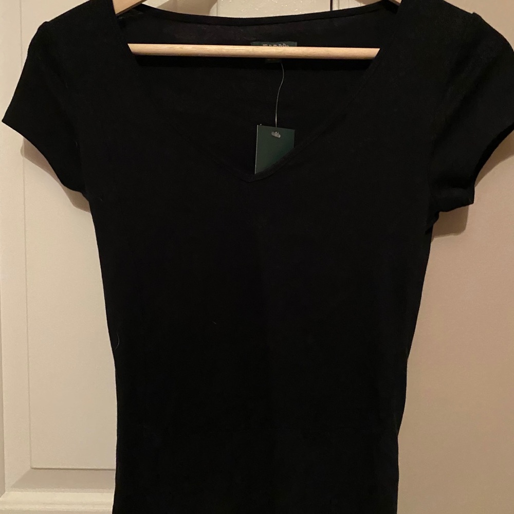 BLACK V NECK